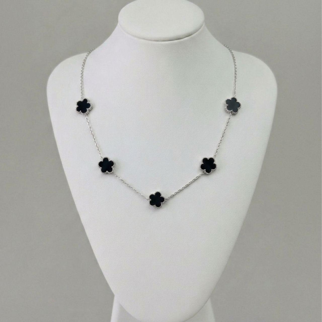 Choker Florzinhas Pretas
