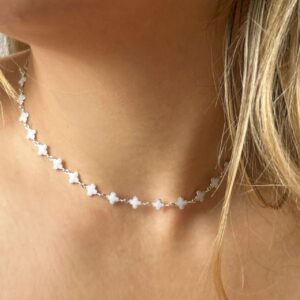Choker trevinhos brancos